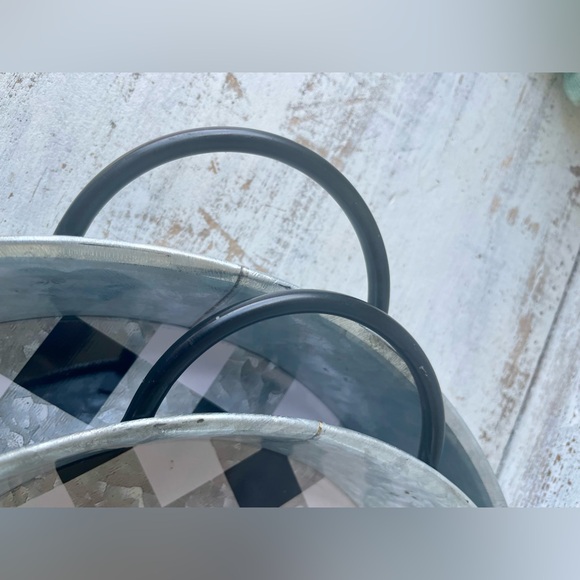 Black & White Buffalo Check Round Trays Set of 2 - Picture 12 of 13